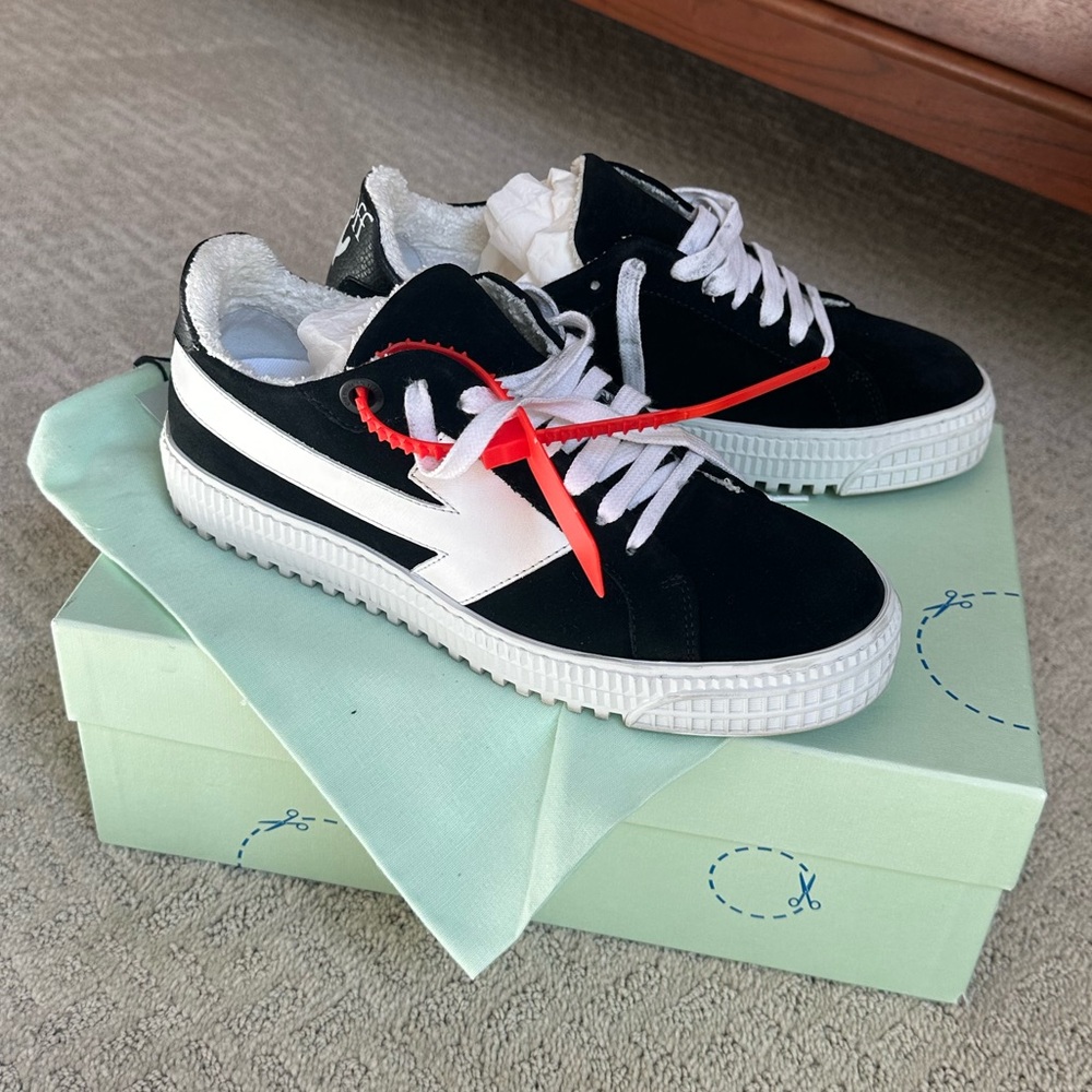 Off-White Arrow Sneakers